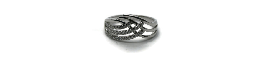 Damskie pierścionki srebrne z cyrkoniami